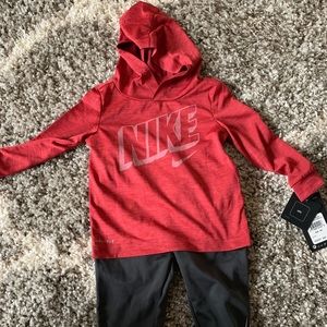 Brand new it’s tags Nike suit 18 months